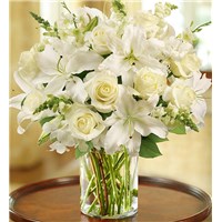 Classic-All-White-Arrangement-by-Flowerama